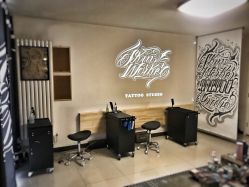 -SNOW TATTOO STUDIO