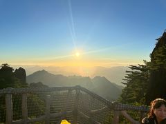 -黄山光明顶山庄