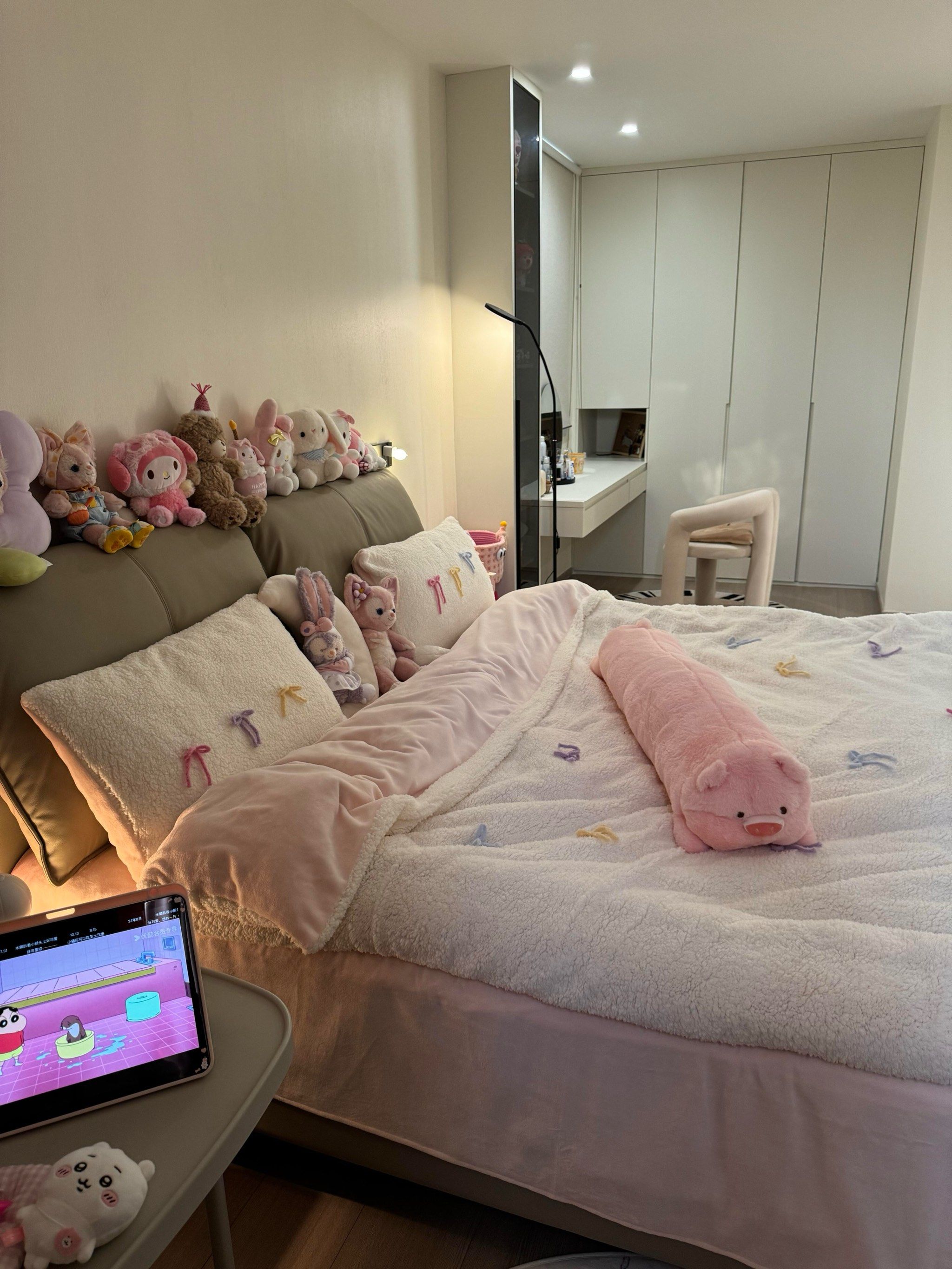 夜晚卧室好好宅✨