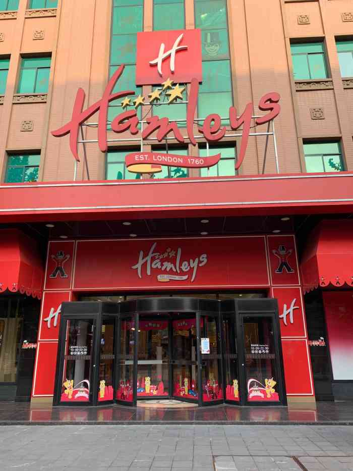 继南京店,徐州店后,第三在也83全球最大的一家哈姆雷斯旗舰店