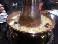 -果松木炭酸菜铜火锅·外婆参鸡汤