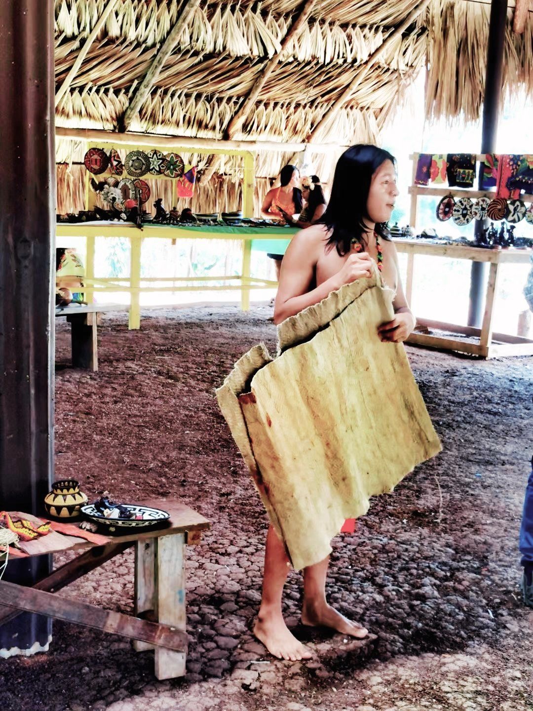 犹抱麻布半遮体