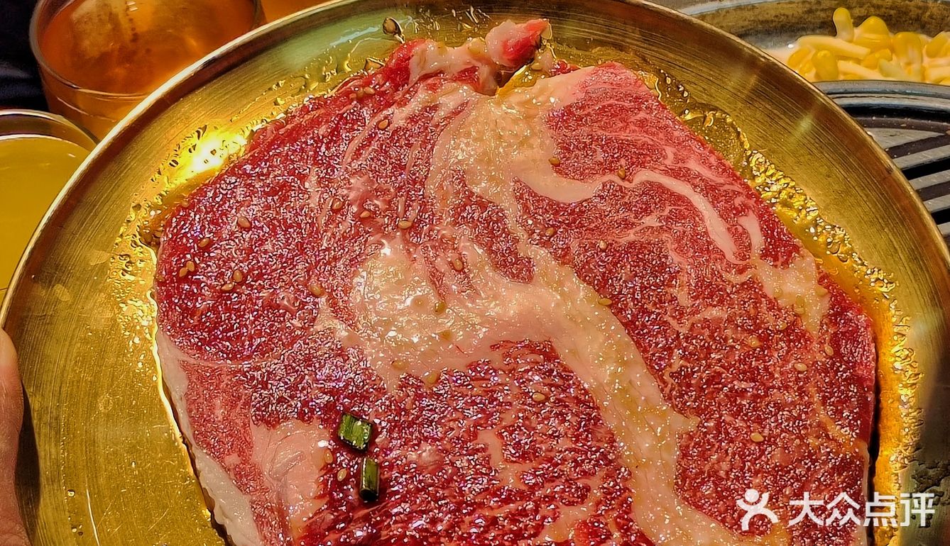 大块吃肉、大口喝酒、胡同里的深夜食堂太带劲了~
