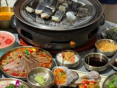 -围炉肉舍•炭烤活鳗•丹东海鲜烤肉(步行街店)