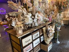 -FLOVIE FLORIST CAFE