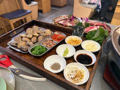 -围炉肉舍•炭烤活鳗•丹东海鲜烤肉(步行街店)