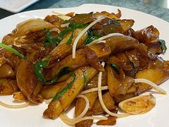 韭菜芽菜炒猪肠粉-花城苑广府菜(侨鑫店)