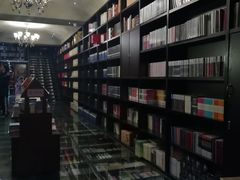 -钟书阁(松江泰晤士小镇店)