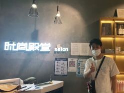 -时尚殿堂明星门店