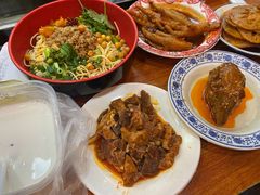 -爆炸头阿姨小四川正宗川味小吃(无任何分店)