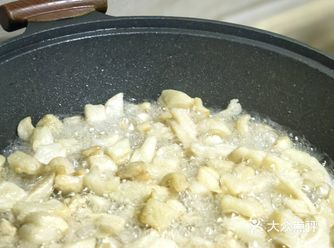 买了三斤猪肥肉，打算熬油做蛋黄酥，说说要注意的点