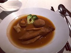 鲍汁鹅掌配珍品天白花菇-皇朝会.经典传统粤菜(外滩店)
