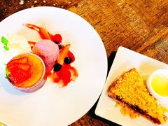 -莓园冰淇淋店