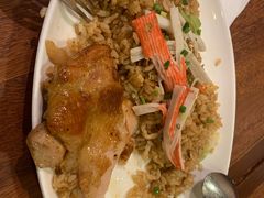 海鲜炒饭配香蒜烤鸡-玛格萝妮比萨屋(陆家浜路店)