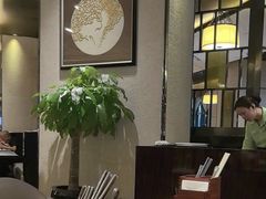 -广州万富希尔顿酒店·感趣自助餐厅·金秋蟹宴生蚝海鲜刺身