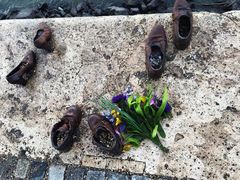 -多瑙河畔鞋履雕塑