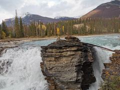 -阿萨巴斯卡瀑布观景点