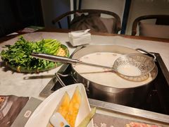 -尚尚仙·酸汤猪手·猪肚鸡火锅(华联万柳购物中心店)