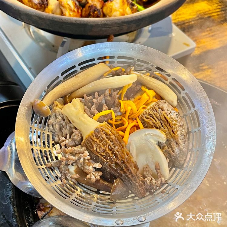 广州!这家鸡煲现宰现做,汤底甘甜到舔碗🥘