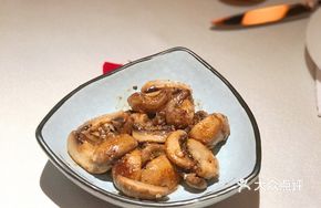 Tender Pan-Fried Garlic Mushroom