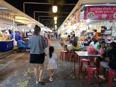 -席娜卡琳火车铁道夜市