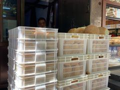 面包甜点陈列柜-华梅西餐厅(哈尔滨中央大街店)
