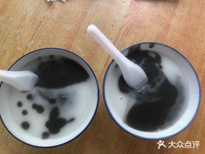 老福平张记杏仁茶芝麻茶图片