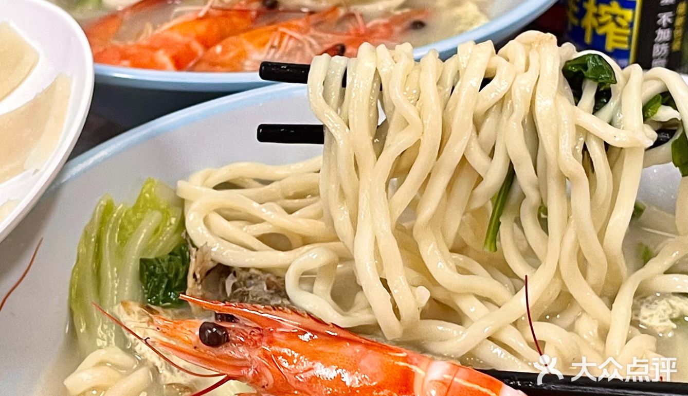 🍜海鲜面能多新鲜？活着到吃完不超十分钟…

