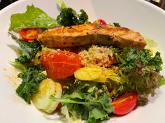 煎三文鱼西柚藜麦沙拉-blue frog蓝蛙(长泰广场店)