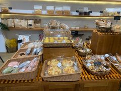 面包甜点陈列柜-旧识old mate·烘焙蛋糕店