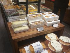 面包甜点陈列柜-皇冠幸福里动物奶油生日蛋糕(光谷软件园店)