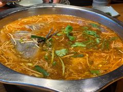 -野山舂·贵州现舂酸汤火锅(鸿通城店)