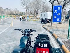 -东方时尚驾校摩托车考试场