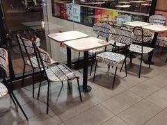 等位区-麦当劳(东方时代广场分店)