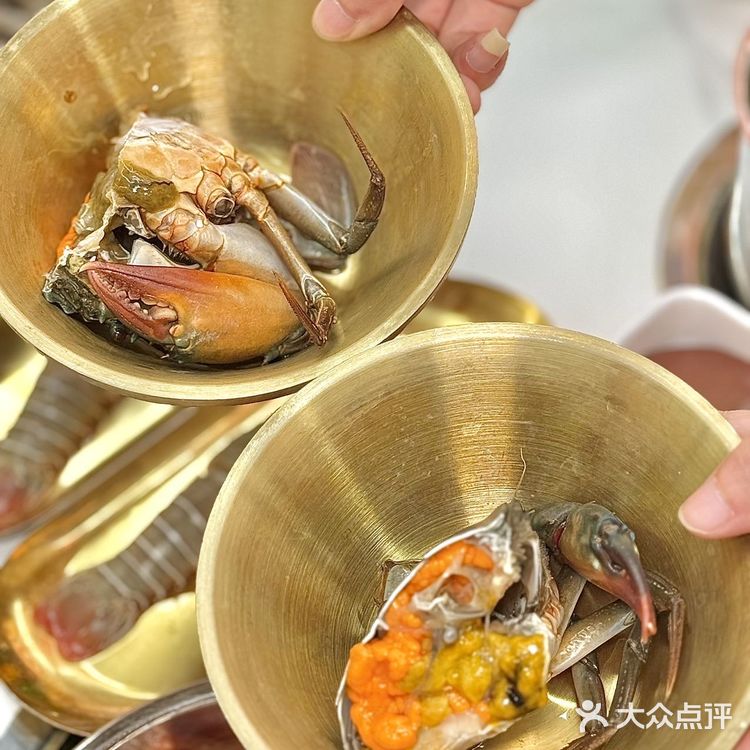 生蚝叠成山！这家火锅店是懂鲜味的！
