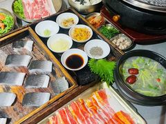 -围炉肉舍•炭烤活鳗•丹东海鲜烤肉(步行街店)