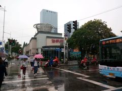 对面是金润发-鸭味先老鸭粉丝馆(瑞金路二号四号小区店)