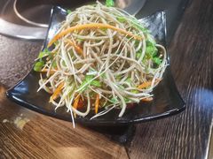 香椿苗拌豆腐丝-碳匠炭火烤肉