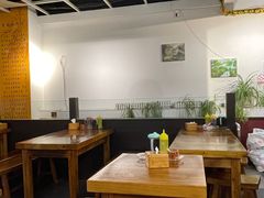 -丽虹云南过桥米线(兴工街店)