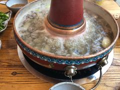 -毛辣果·贵州红酸汤牛肉火锅(西单店)