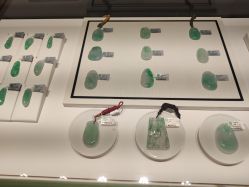 -北京七彩云南翡翠珠宝旗舰店(月坛店)