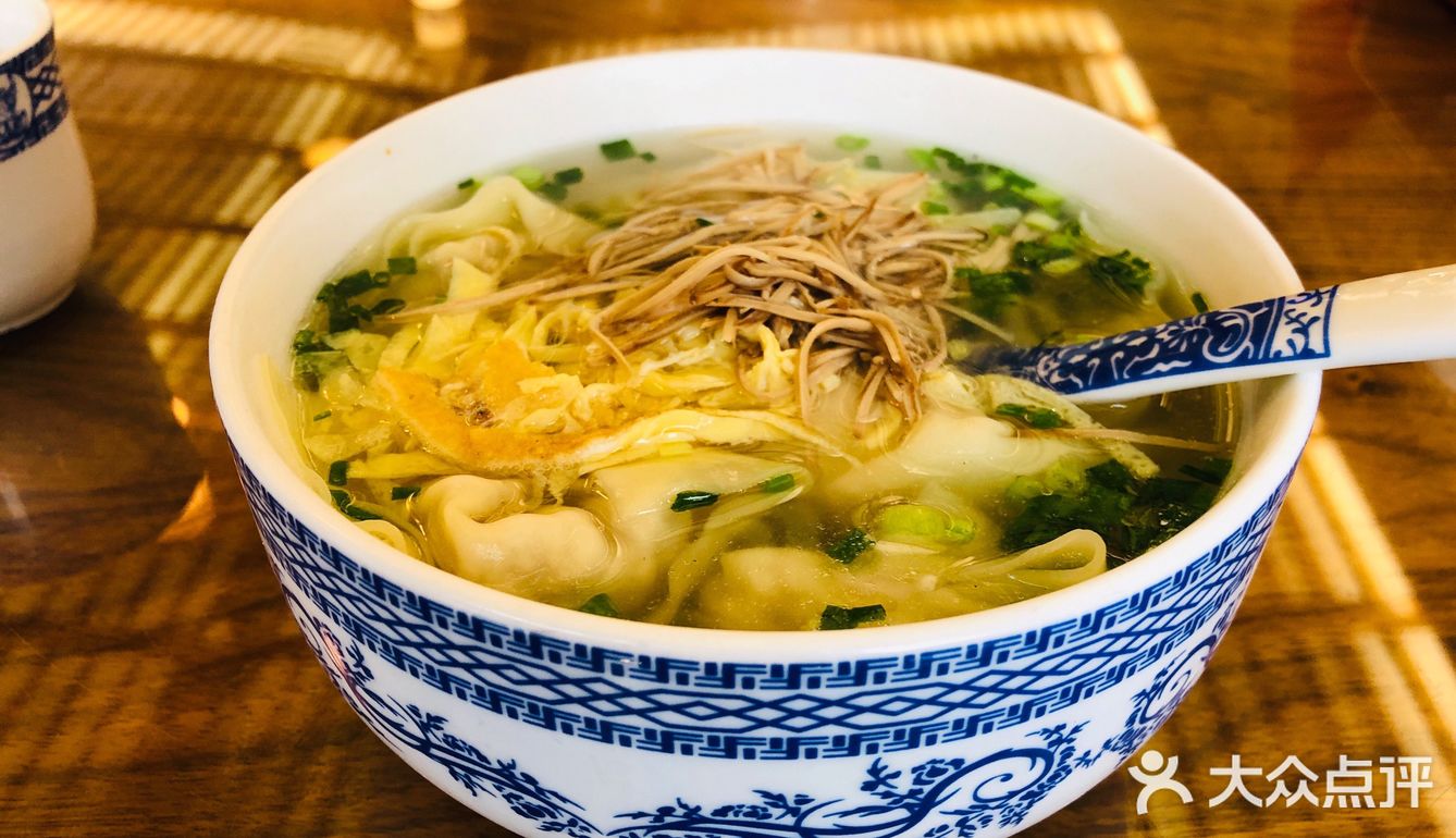 三鲜馄饨和小笼包一直是最具无锡特色的小吃