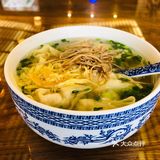 三鲜馄饨和小笼包一直是最具无锡特色的小吃