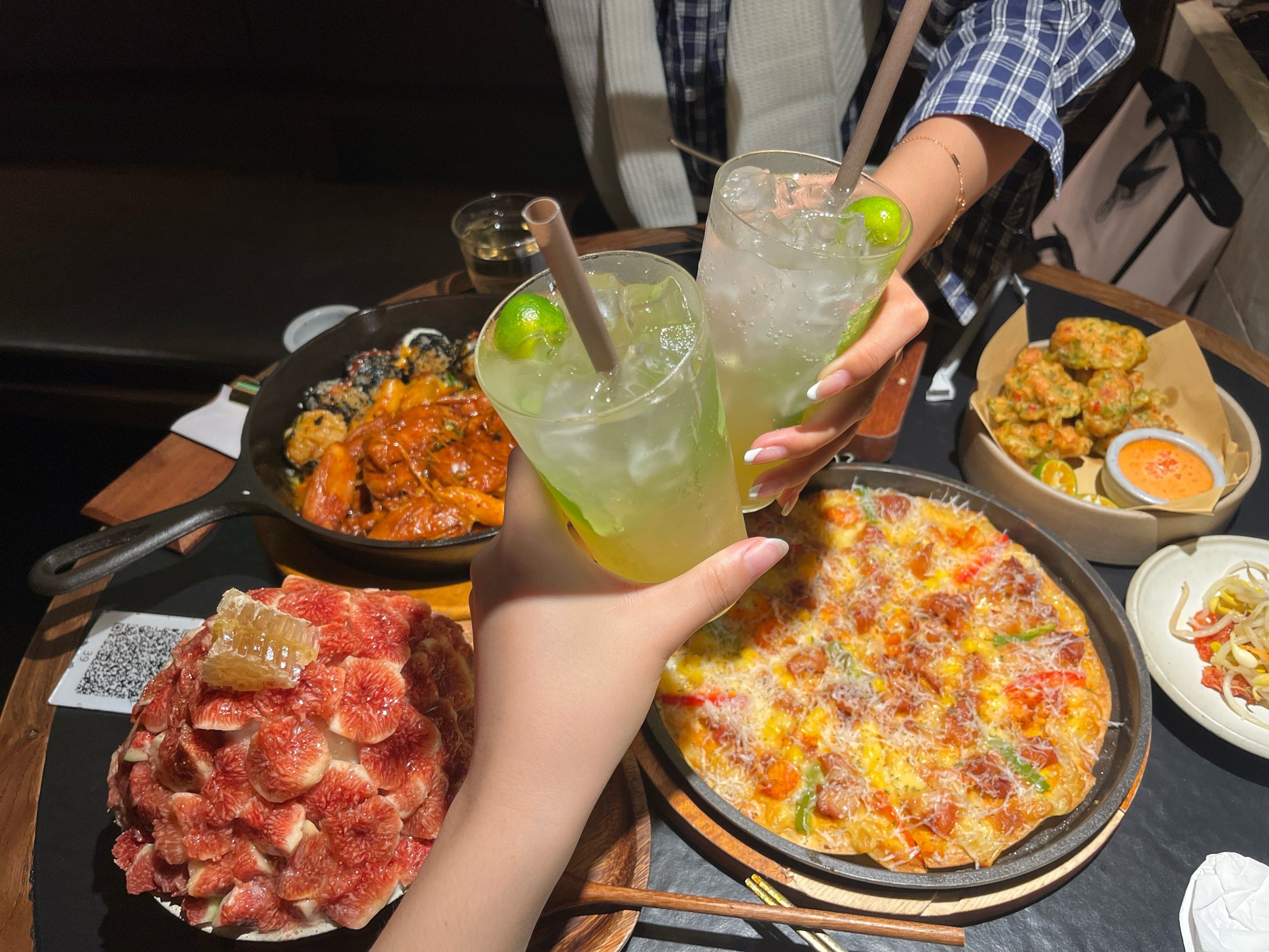 和漂亮女生吃漂亮饭!