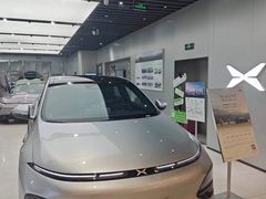 -小鹏汽车(上海静安大融城店)