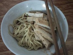 -松树干拌面店