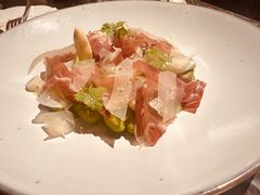 意大利土豆球 · 时令白芦笋 · 火腿-LESCEDARS Brasserie Bistro香柏树