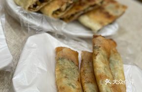 Spring Roll with Wild Greens and Pork