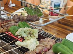 -哈尔滨小酒馆·鲜肉现穿自助烧烤(康新花园店)