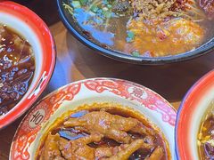 -爆炸头阿姨小四川正宗川味小吃(无任何分店)